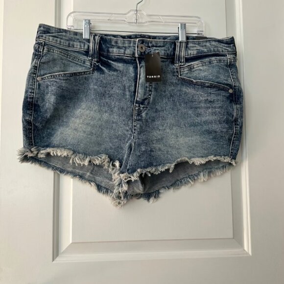 NWT Torrid Burnout Jean Shorts‎ - Picture 1 of 3